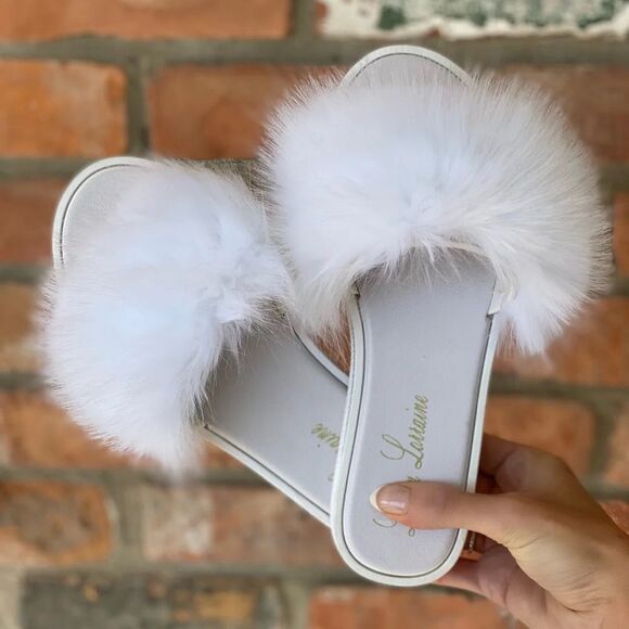 NIB Lauren Lorraine Fluffy White Sparkled Sandals - Picture 11 of 11